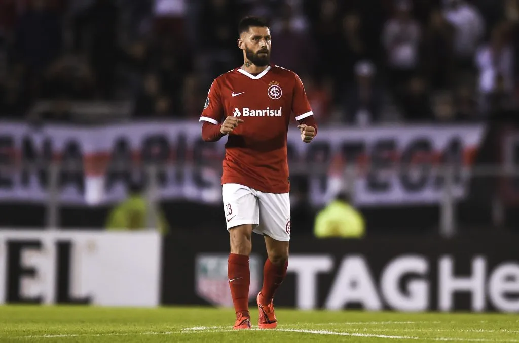 Rafael Sóbis Internacional 2025 lesão