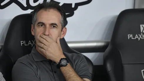 Leo Conde tecnico do Ceara durante partida contra o Botafogo no estadio Engenhao pelo campeonato Brasileiro A 2025. Foto: Thiago Ribeiro/AGIF