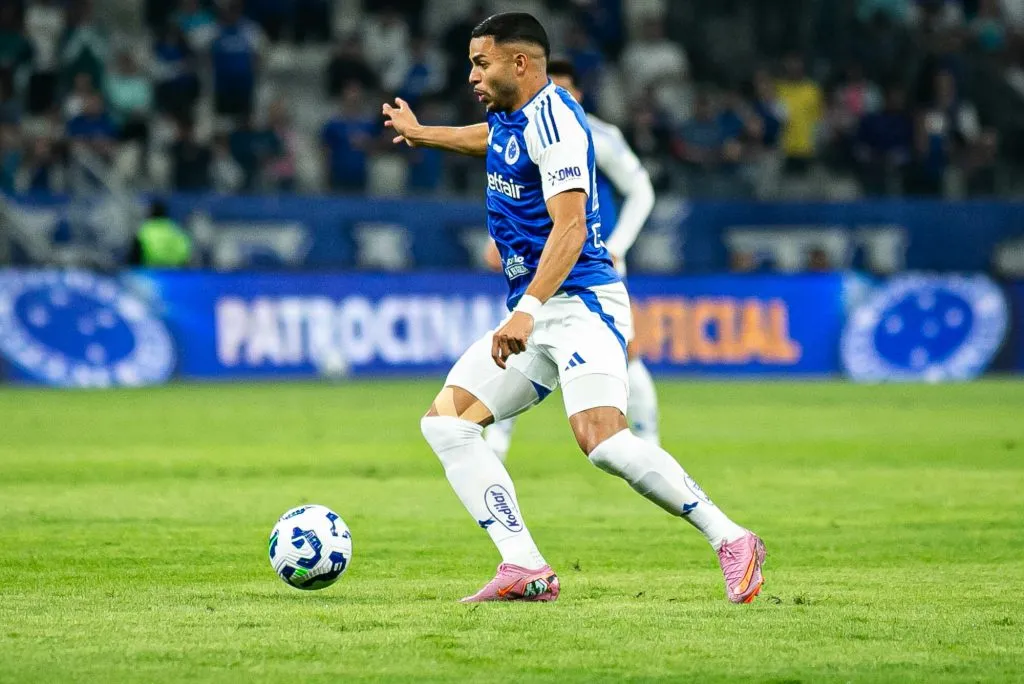 Wanderson jogador do Cruzeiro durante partida contra o São Paulo – Foto: Fernando Moreno/AGIF