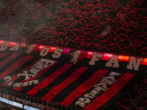 Athletico proíbe organizada após invasão de campo e arremesso de sinalizadores