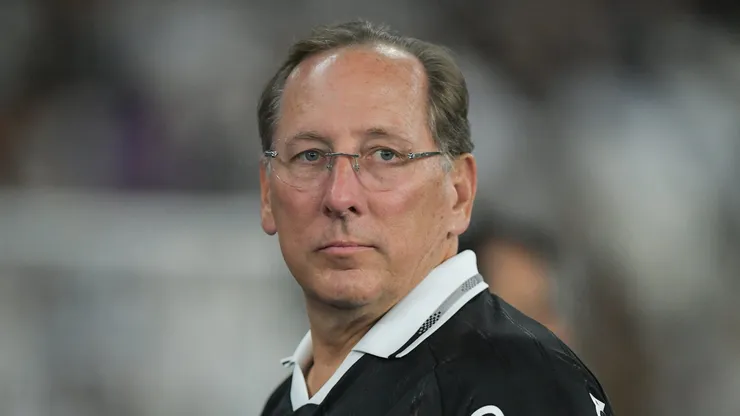 Textor não deve fazer mais contratações no Botafogo em 2025.