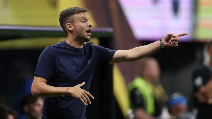 ATLANTA, GEORGIA - JUNE 19: Manager Martin Anselmi of FC Porto calls out during the first half of the FIFA Club World Cup 2025 group A match between Internacional CF Miami and FC Porto at Mercedes-Benz Stadium on June 19, 2025 in Atlanta, Georgia. (Photo by Kevin C. Cox/Getty Images)