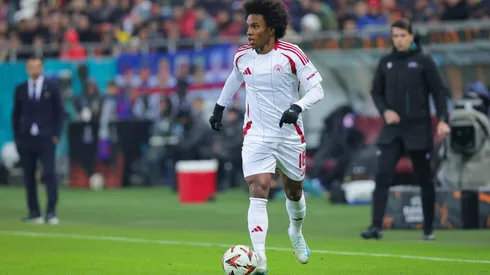 BUCHAREST, ROMANIA - NOVEMBER 28: Willian of Olympiacos controls the ball during the UEFA Europa League 2024/25 League Phase MD5 match between Fotbal Club FCSB and Olympiacos FC at National Arena Stadium on November 28, 2024 in Bucharest, Romania. (Photo by Vasile Mihai-Antonio/Getty Images)