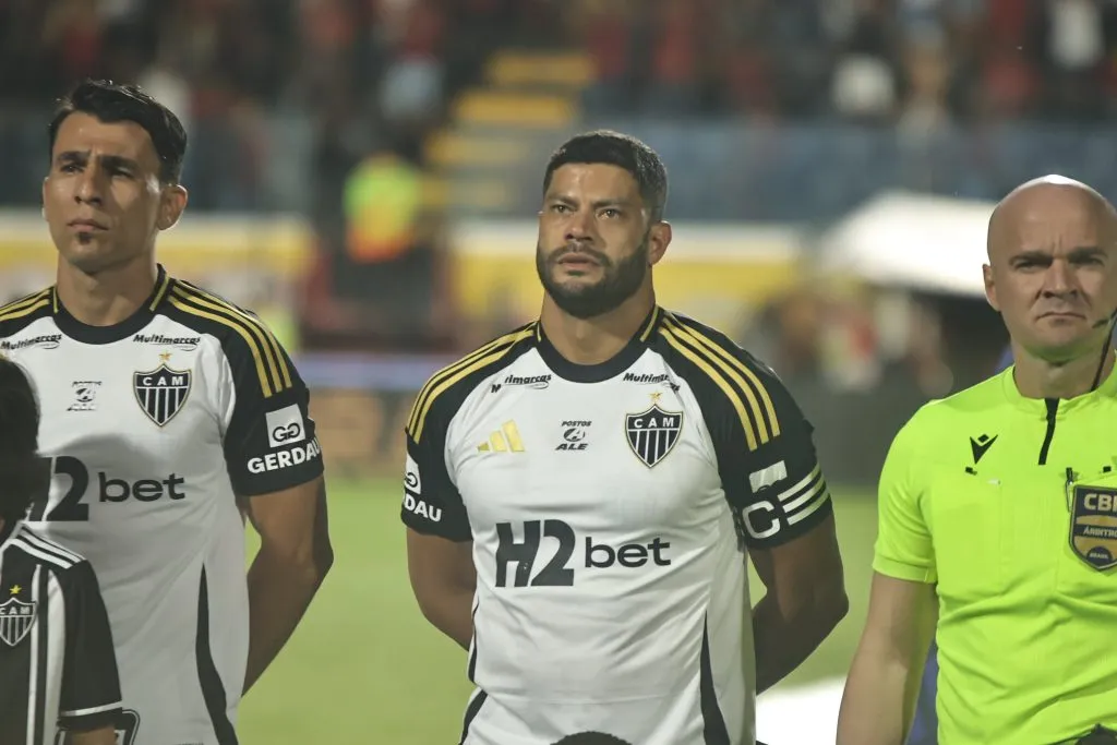 BA – SALVADOR – 31/08/2025 – BRASILEIRO A 2025, VITORIA X ATLETICO-MG – Jogadores do Vitoria posam para foto antes na partida contra Atletico-MG no estadio Barradao pelo campeonato Brasileiro A 2025. Foto: Marcio Jose/AGIF