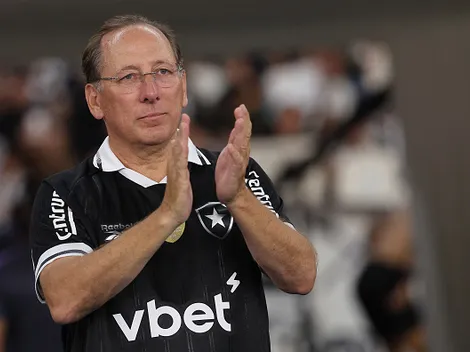 John Textor descarta vinda de outro lateral no Botafogo após proposta recusada por Erik