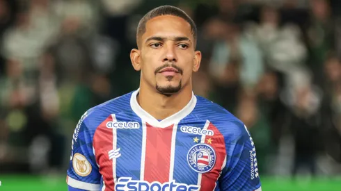 PR – CURITIBA – 14/09/2023 – BRASILEIRO A 2023, CORITIBA X BAHIA – Gilberto jogador do Bahia durante execucao do hino nacional antes da partida contra o Coritiba no estadio Couto Pereira pelo campeonato Brasileiro A 2023. Foto: Robson Mafra/AGIF