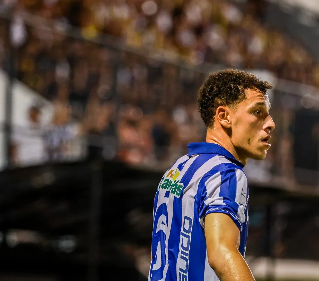 RN – NATAL – 21/04/2025 – BRASILEIRO C 2025, ABC X CSA – Enzo jogador do CSA durante partida contra o ABC no estadio Frasqueirao pelo campeonato Brasileiro C 2025. Foto: Alexandre Lago/AGIF