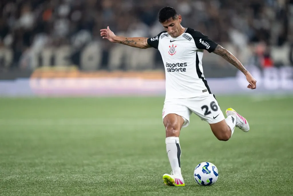 RJ – RIO DE JANEIRO – 26/07/2025 – BRASILEIRO A 2025, BOTAFOGO X CORINTHIANS – Angileri jogador do Corinthians durante partida contra o Botafogo no estadio Engenhao pelo campeonato Brasileiro A 2025. Foto: Jorge Rodrigues/AGIF