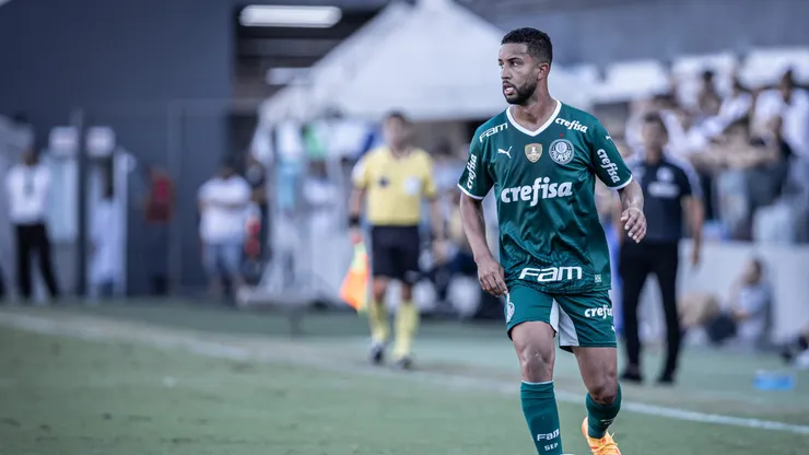 Jorge jogador do Palmeiras durante partida contra o Santos no estadio Vila Belmiro pelo campeonato Brasileiro A 2022.