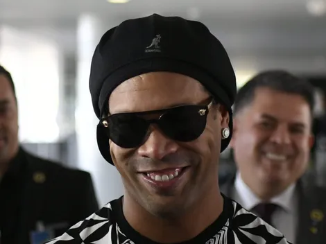 Ronaldinho Gaúcho recebe homenagem de torcedores na Arena MRV