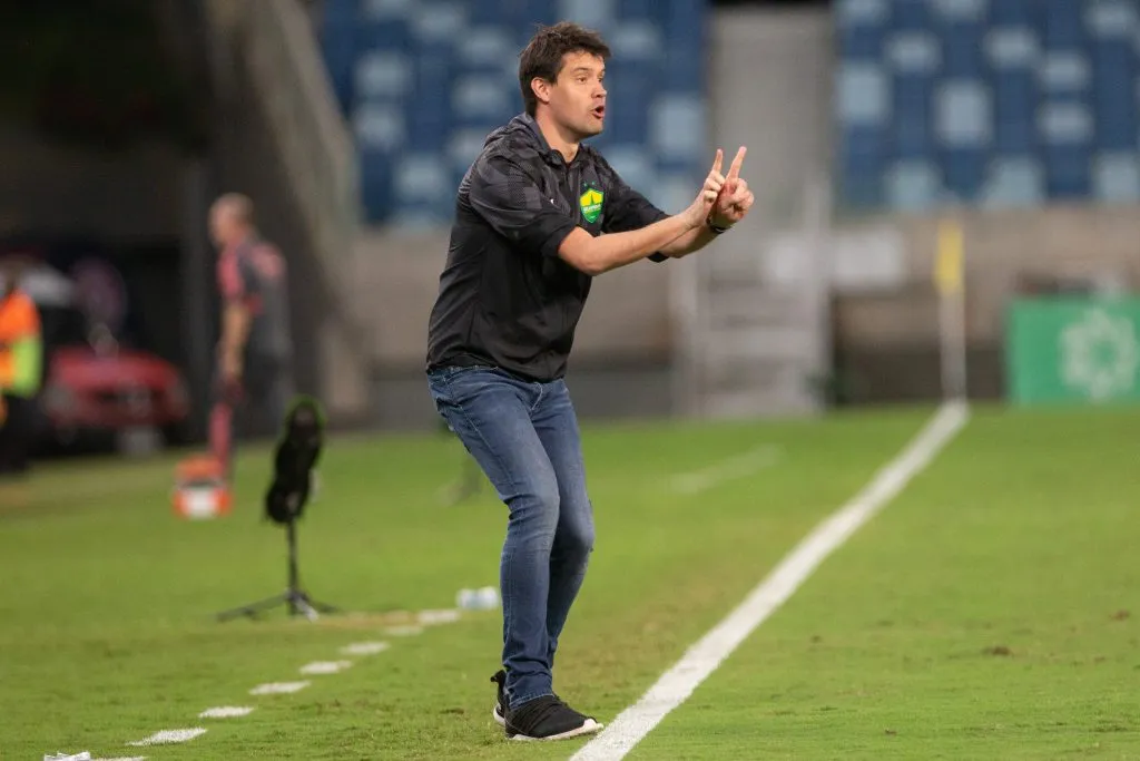 MT – Cuiaba – 21/05/2022 – BRASILEIRAO A 2021, CUIABA X INTERNACIONAL – Luiz Fernando Iubel  auxiliar-fixo do Cuiaba durante partida contra o Internacional no estadio Arena Pantanal pelo campeonato Brasileiro A 2022. Foto: Gil Gomes/AGIF