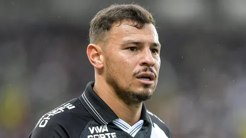 Hugo Moura jogador do Vasco durante partida contra o Atletico-MG no estadio Sao Januario pelo campeonato Brasileiro A 2025. Foto: Thiago Ribeiro/AGIF