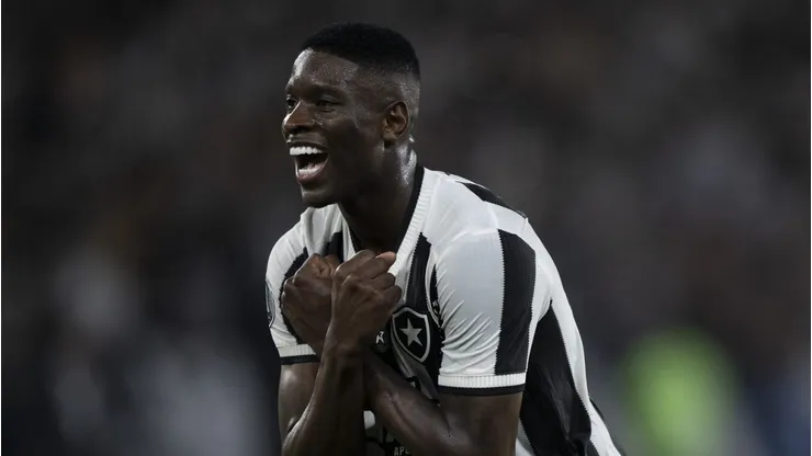 RJ - RIO DE JANEIRO - 23/10/2024 - COPA LIBERTADORES 2024, BOTAFOGO X PENAROL - Luiz Henrique jogador do Botafogo comemora seu gol durante partida contra o Penarol no estadio Engenhao pelo campeonato Copa Libertadores 2024. Foto: Jorge Rodrigues/AGIF