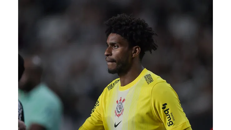 RJ - RIO DE JANEIRO - 26/07/2025 - BRASILEIRO A 2025, BOTAFOGO X CORINTHIANS - Hugo Souza goleiro do Corinthians durante partida contra o Botafogo no estadio Engenhao pelo campeonato Brasileiro A 2025. Foto: Thiago Ribeiro/AGIF