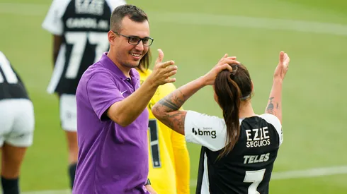 Treinador do Corinthians fala sobre o favoritismo do clube contra o Cruzeiro (Photo by Jay Biggerstaff/Getty Images)