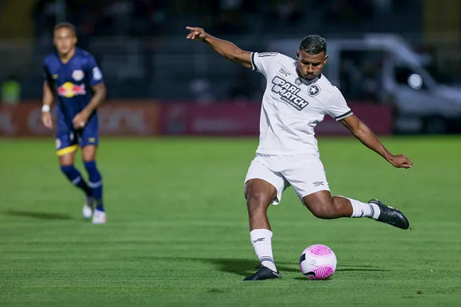 Cuiabano atuando em RB Bragantino x Botafogo em 2024 – (Photo by Ricardo Moreira/Getty Images)
