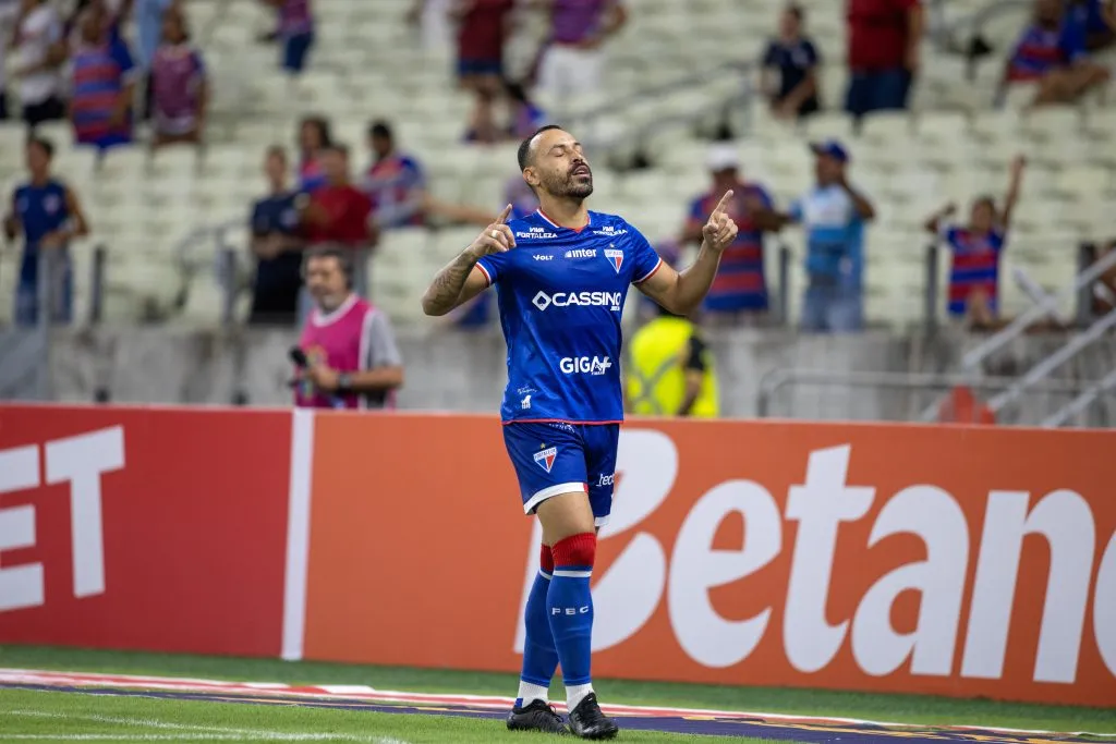 Moises jogador do Fortaleza comemora seu gol durante partida contra o Ferroviário – Foto: Baggio Rodrigues/AGIF