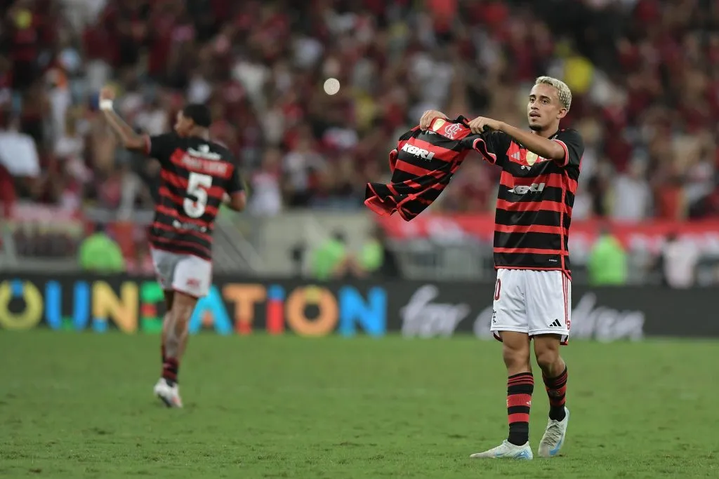 RJ – RIO DE JANEIRO – 24/08/2024 – FINAL MUNDIAL SUB20, FLAMENGO X OLIMPYACOS – Matheus Goncalves jogador do Flamengo durante partida contra o Olimpyacos no estadio Maracana pelo campeonato [COMPETICAO]. Foto: Thiago Ribeiro/AGIF
