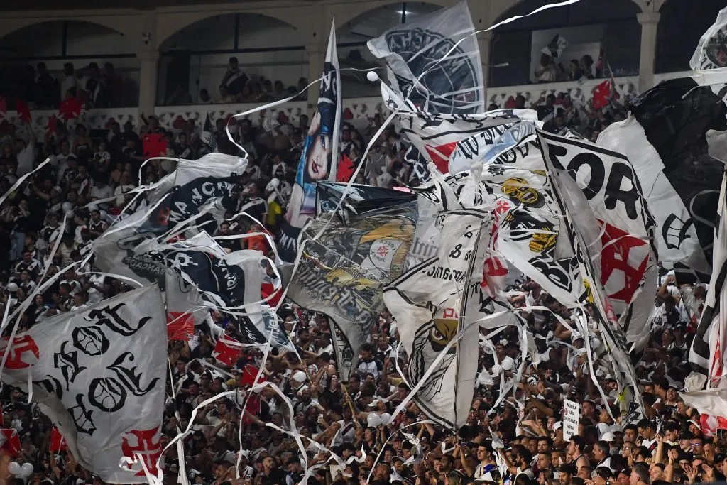 Torcida do Vasco durante partida contra Botafogo no estadio Sao Januario pelo campeonato Copa Do Brasil 2025. Foto: Thiago Ribeiro/AGIF