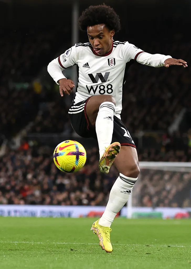 Última partida de Willian foi no dia 10 de maio, pelo Fulham (Foto: Ryan Pierse/Getty Images)