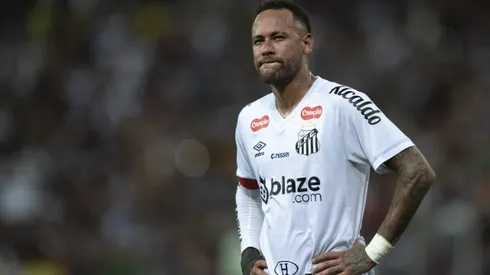 Neymar Jr jogador do Santos lamenta apos partida contra o Fluminense no estadio Maracana pelo campeonato Brasileiro A 2025.