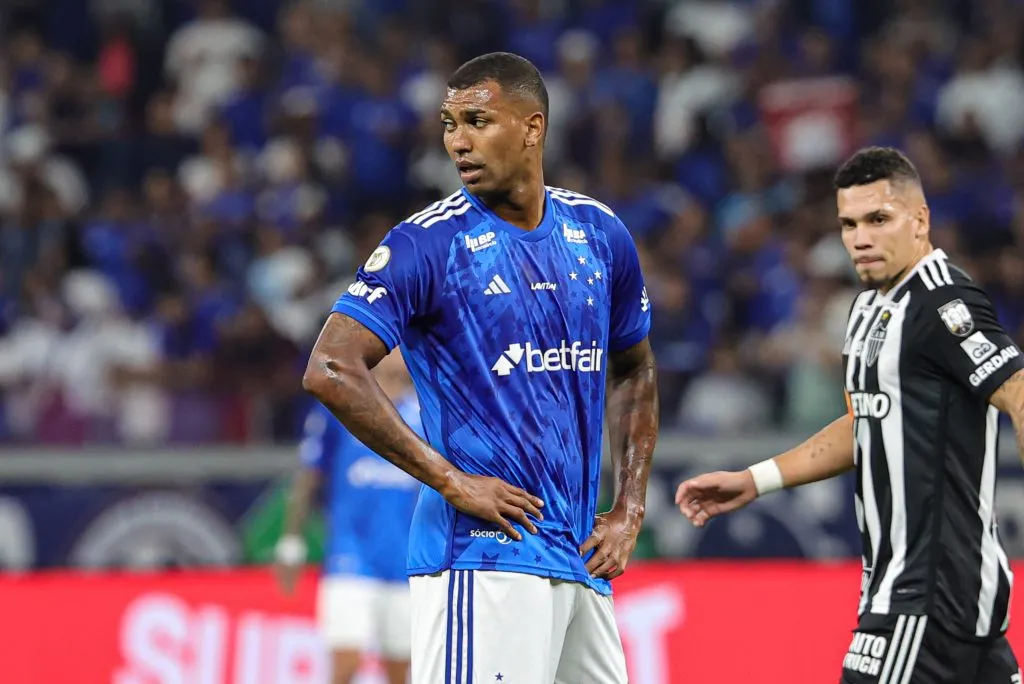 MG – BELO HORIZONTE – 10/08/2024 – BRASILEIRO A 2024, CRUZEIRO X ATLETICO-MG – Walace jogador do Cruzeiro durante partida contra o Atletico-MG no estadio Mineirao pelo campeonato Brasileiro A 2024. Foto: Gilson Lobo/AGIF