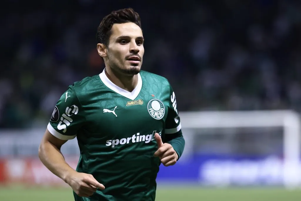 Raphael Veiga inicia transição e deve voltar ao Palmeiras em breve. Foto: Marcello Zambrana/AGIF