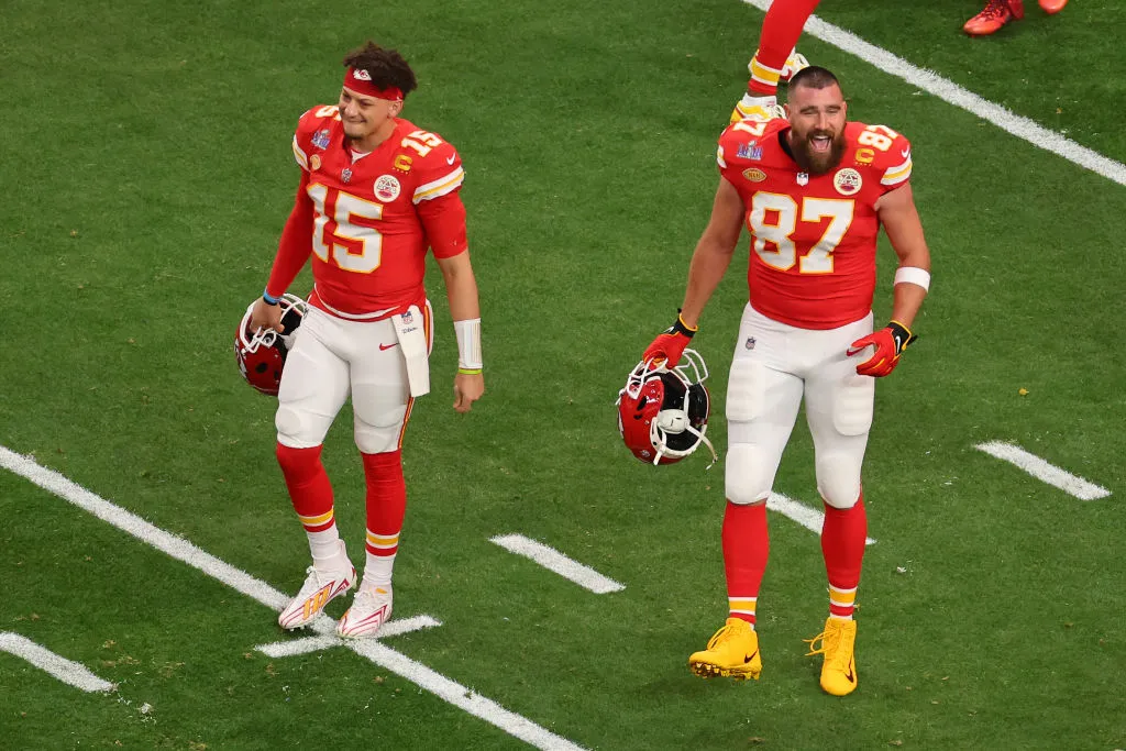 Mahomes e Kelce, uma das duplas mais vitoriosas da NFL. Foto: Getty Images