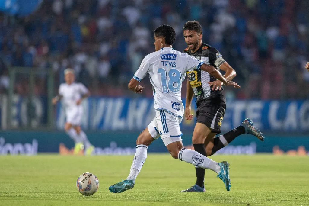 Tevis atuando no Cruzeiro, pelo Campeonato Mineiro de 2025 – Foto: Alessandra Torres/AGIF