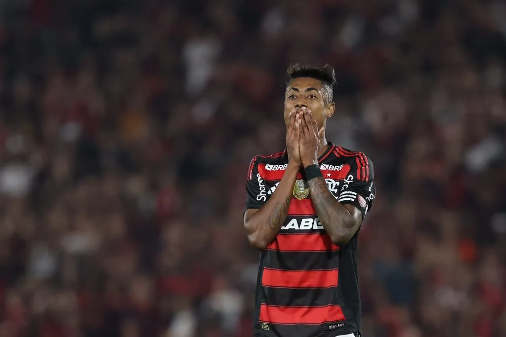 STJD define pena de Bruno Henrique (Photo by Wagner Meier/Getty Images)