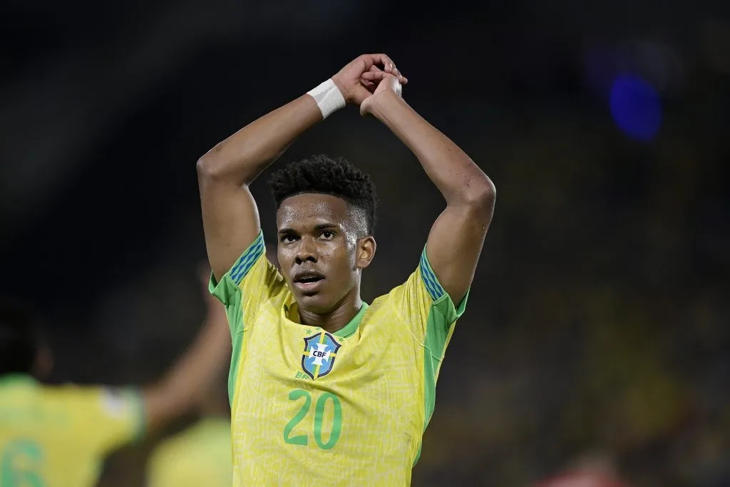 Estêvão fez um belo gol no jogo – Foto: Alexandre Loureiro/AGIF.