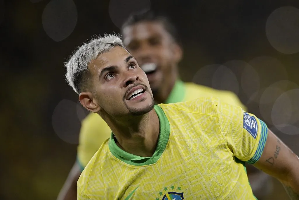 RJ – RIO DE JANEIRO – 04/09/2025 – ELIMINATORIAS COPA DO MUNDO 2026, BRASIL X CHILE – Bruno Guimaraes jogador do Brasil comemora seu gol durante partida contra o Chile no estadio Maracana pelo campeonato Eliminatorias Copa Do Mundo 2026. Foto: Alexandre Loureiro/AGIF