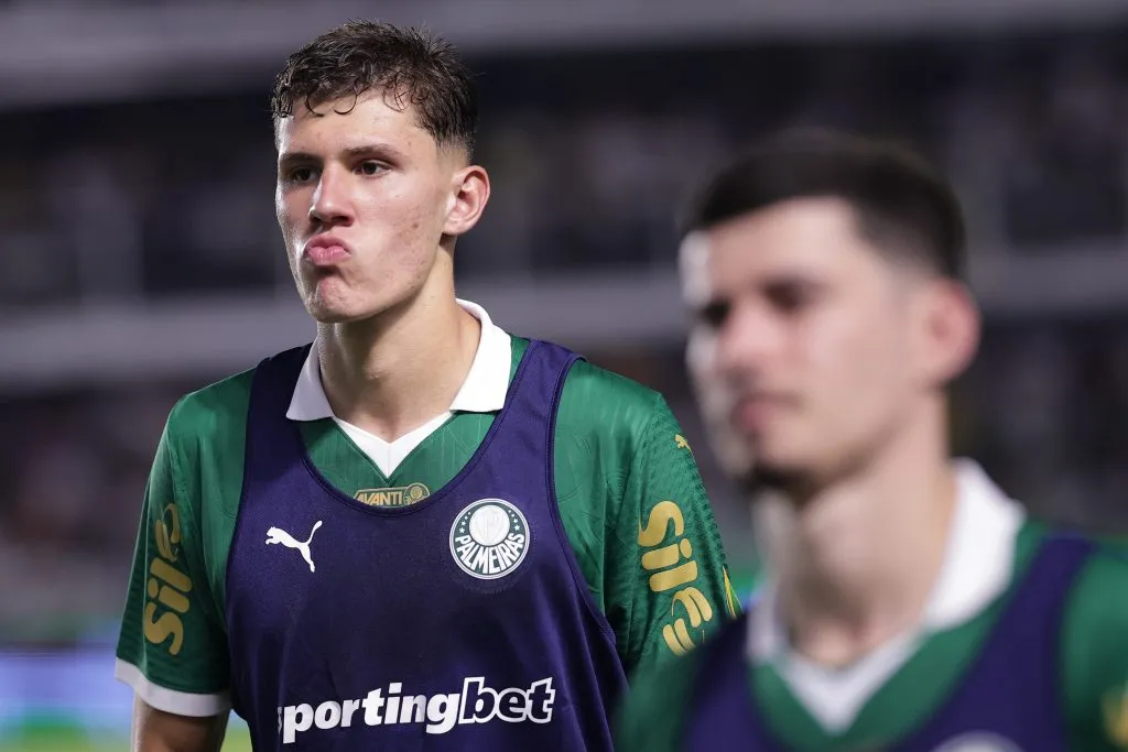 SP – SANTOS – 22/01/2025 – PAULISTA 2025, SANTOS X PALMEIRAS – Benedetti jogador do Palmeiras durante aquecimento antes da partida contra o Santos no estadio Vila Belmiro pelo campeonato Paulista 2025. Foto: Ettore Chiereguini/AGIF