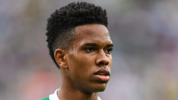 Estevao of SE Palmeiras looks on during the FIFA Club World Cup 2025 group A match between SE Palmeiras and FC Porto at MetLife Stadium on June 15, 2025 in East Rutherford, New Jersey.