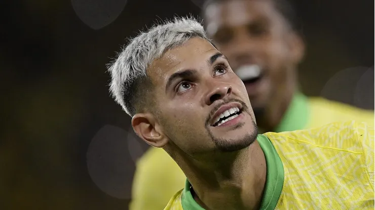 Bruno Guimarães jogador do Brasil comemora seu gol durante partida contra o Chile no estadio Maracana pelo campeonato Eliminatorias Copa Do Mundo 2026. Foto: Alexandre Loureiro/AGIF