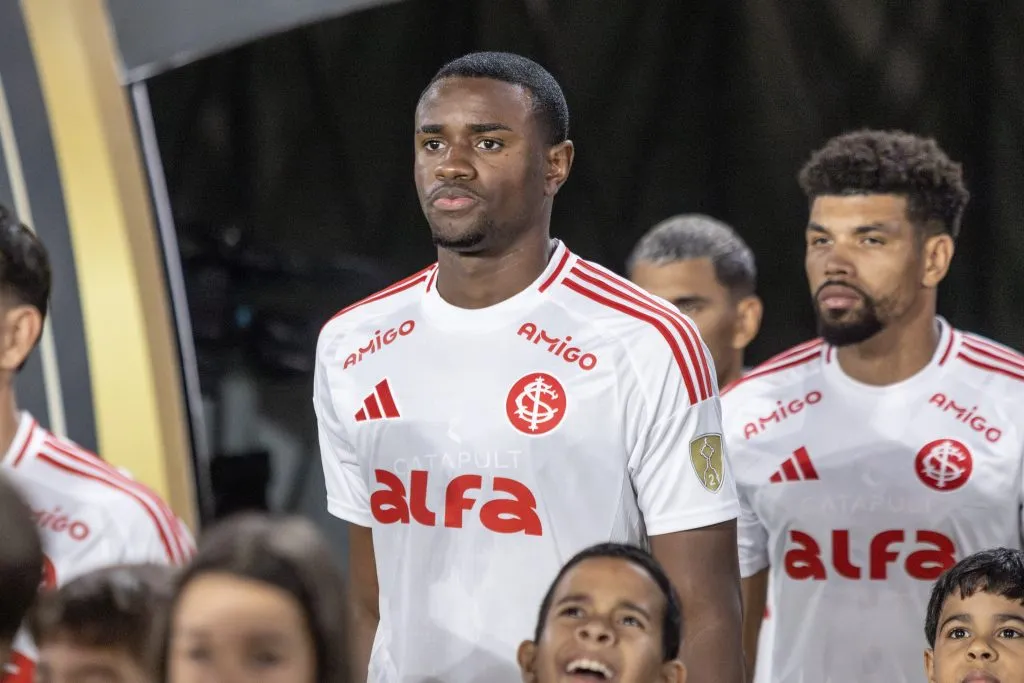 RJ – RIO DE JANEIRO – 13/08/2025 – COPA LIBERTADORES 2025, FLAMENGO X INTERNACIONAL – Ricardo Mathias jogador do Internacional durante partida contra o Flamengo no estadio Maracana pelo campeonato Copa Libertadores 2025. Foto: Lucas Gabriel Cardoso/AGIF