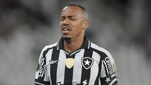 Marlon Freitas durante confronto contra a LDU na Libertadores 2025. Foto: Thiago Ribeiro/AGIF
