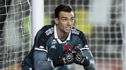 Leo Jardim goleiro do Vasco durante partida contra o Fortaleza no estadio Sao Januario pelo campeonato Brasileiro A 2025. Foto: Jorge Rodrigues/AGIF
