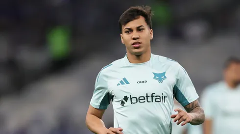Kaio Jorge jogador do Cruzeiro durante aquecimento antes da partida contra o Internacional no estádio Mineirão pelo campeonato Brasileiro A 2025. Foto: Gilson Lobo/AGIF