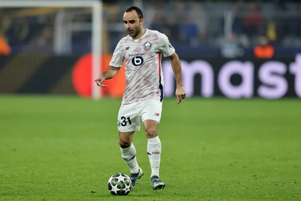 Ismaily deixou o Lille, da França, em julho (Foto: Christof Koepsel/Getty Images)