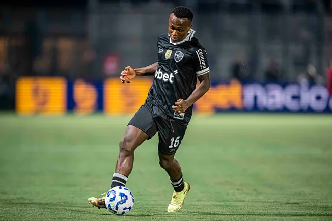 Nathan Fernandes, atuando no Botafogo –  (Photo by Anderson Lira/Sports Press Photo/Getty Images)