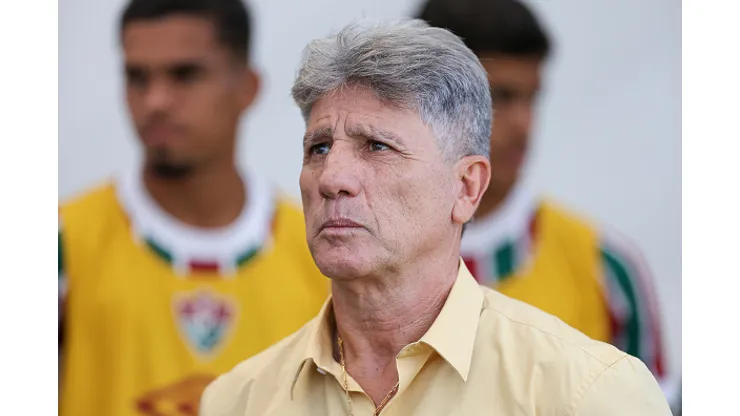 SANTOS, BRAZIL - AUGUST 31: Renato Gaucho head coach of Fluminense looks on during the Brasileirao 2025 match between Santos and Fluminense at Urbano Caldeira Stadium (Vila Belmiro) on August 31, 2025 in Santos, Brazil. (Photo by Ricardo Moreira/Getty Images)