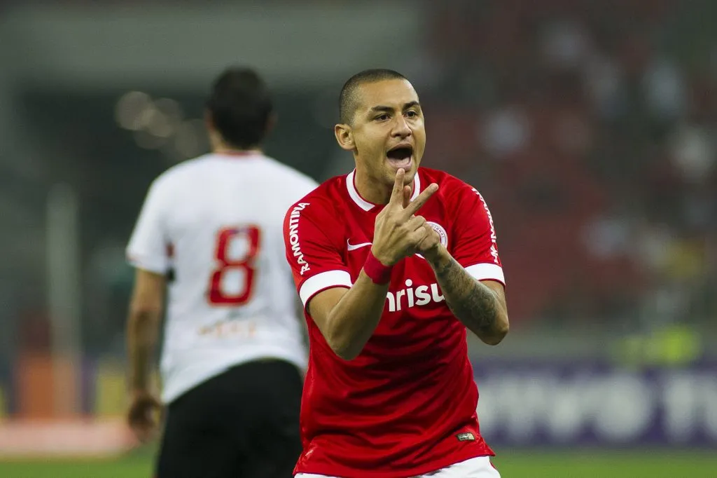 PORTO ALEGRE – RS – 20/08/2014 – BRASILEIRO A 2014/INTERNACIONAL X SAO PAULO – Wellington Paulista do Internacional em lance durante partida contra o Sao Paulo pelo Campeonato Brasileiro A 2014 no estadio Beira Rio. Foto: Ramiro Furquim/AGIF