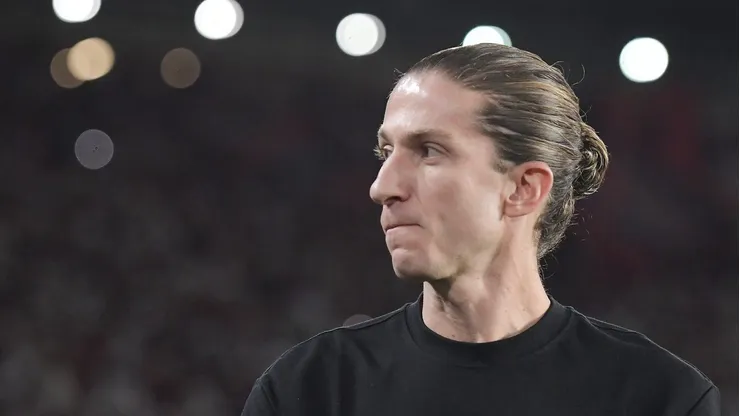Filipe Luís ainda não respondeu oferta de renovação do Flamengo