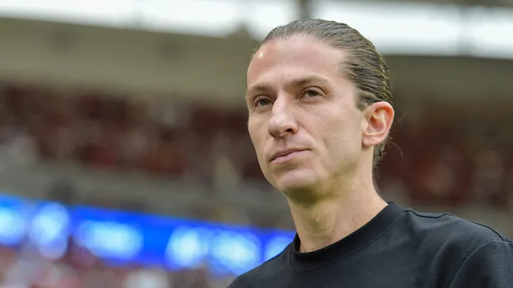 RJ - RIO DE JANEIRO - 31/08/2025 - BRASILEIRO A 2025, FLAMENGO X GREMIO - Filipe Luis tecnico do Flamengo durante partida contra o Gremio no estadio Maracana pelo campeonato Brasileiro A 2025. Foto: Thiago Ribeiro/AGIF