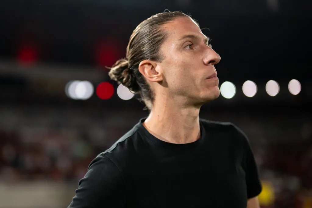 RJ – RIO DE JANEIRO – 27/07/2025 – BRASILEIRO A 2025, FLAMENGO X ATLETICO-MG – Filipe Luis tecnico do Flamengo durante partida contra o Atletico-MG no estadio Maracana pelo campeonato Brasileiro A 2025. Foto: Jorge Rodrigues/AGIF
