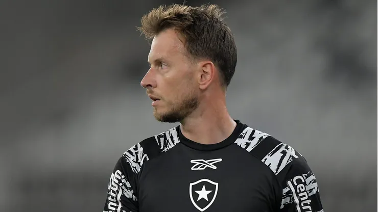 Goleiro Neto revela papo com Textor antes de fechar com o Botafogo