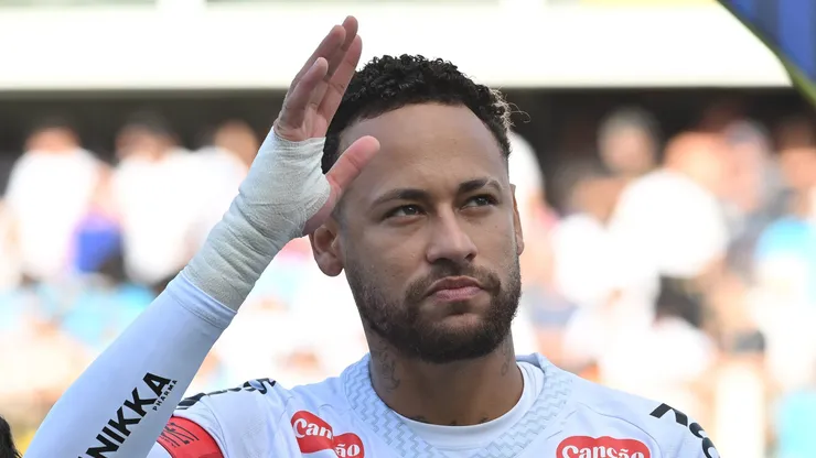 SP - SANTOS - 31/08/2025 - BRASILEIRO A 2025, SANTOS X FLUMINENSE - Neymar jogador do Santos durante partida contra o Fluminense no estadio Vila Belmiro pelo campeonato Brasileiro A 2025. Foto: Jota Erre/AGIF