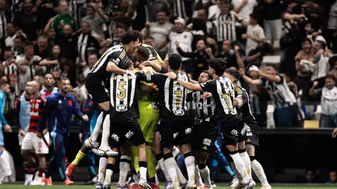 MG – BELO HORIZONTE – 06/08/2025 – COPA DO BRASIL 2025, ATLETICO-MG X FLAMENGO – Jogadores do Atletico-MG comemoram vitoria por penaltis em decisao durante partida contra o Flamengo no estadio Arena MRV pelo campeonato Copa Do Brasil 2025. Foto: Mateus Dutra/AGIF