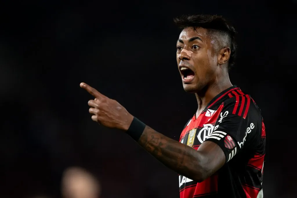 RJ – RIO DE JANEIRO – 27/07/2025 – BRASILEIRO A 2025, FLAMENGO X ATLETICO-MG – Bruno Henrique jogador do Flamengo reclama com a arbitragem durante partida contra o Atletico-MG no estadio Maracana pelo campeonato Brasileiro A 2025. Foto: Jorge Rodrigues/AGIF